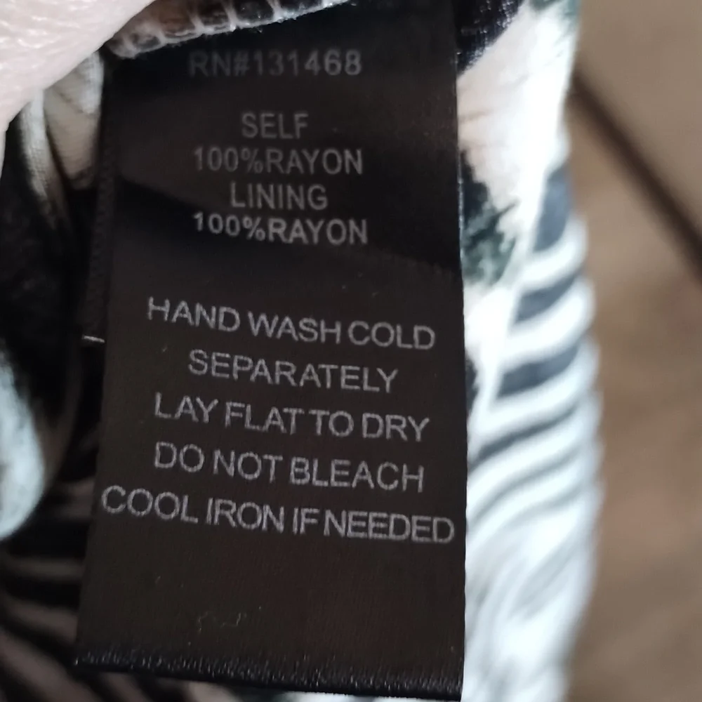 EUC Women's Fate Blouse - Picture 16 of 16